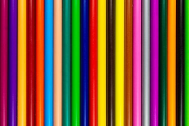 Kalem gri bir arka plan üzerinde renkli makro