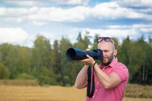 Man Photographer Taking Pictures Landscape Camera — Stock Photo, Image
