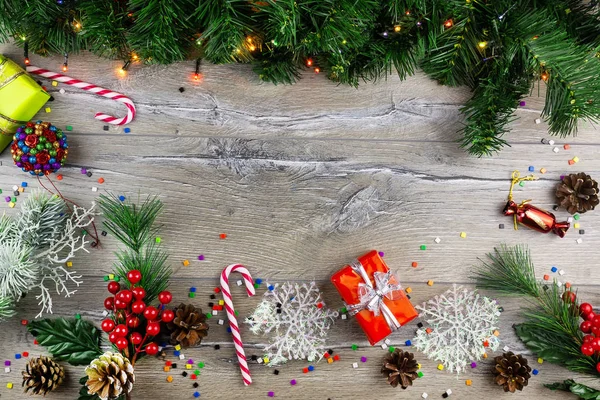 Nieuwjaar Kerstmis Speelgoed Een Grijze Achtergrond — Stockfoto