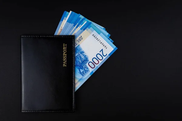 Pasaporte ruso y billetes de rublos — Foto de Stock