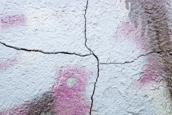 CRACK ON THE WALL