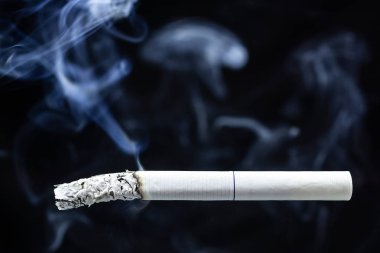 Sigara duman sigara izmariti