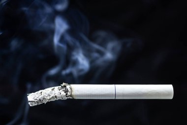 Sigara duman sigara izmariti