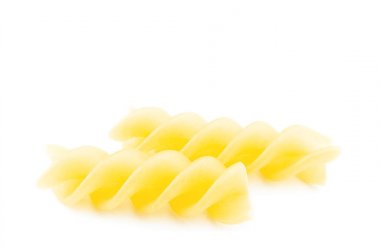 Beyaz arkaplanda Fusilli