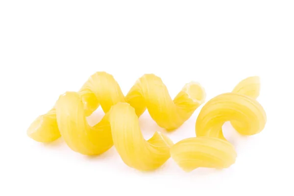 Cellentani pasta auf weißem hintergrund — Stockfoto