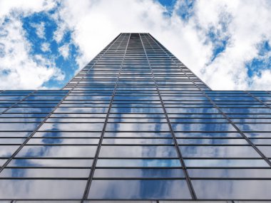 Cam gökdelen bulutlu gökyüzü