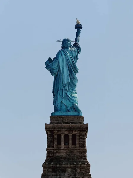 Achteraanzicht Standbeeld Van Liberty New York City Verenigde Staten — Stockfoto