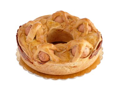 Napoliten doldurulmuş Paskalya ekmek Casatiello izole