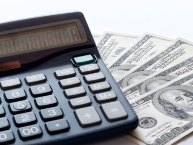 Hesap makinesi ve 100 dolar faturaları hayranı
