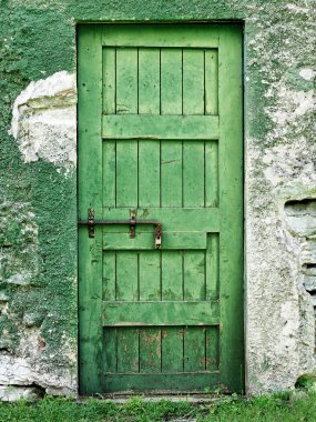 Eski kapalı yeşil kapı
