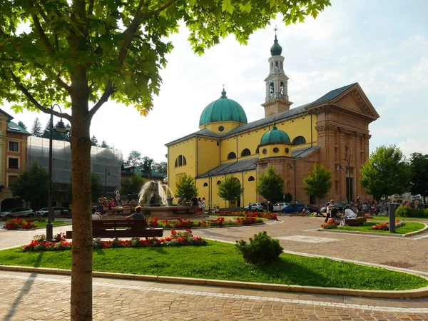 Asiago Itália Ago 2018 Praça Principal São Matteo Apostolo Igreja — Fotografia de Stock