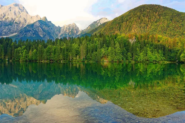 Lago Montanha Vista Natural Cênica — Fotografia de Stock