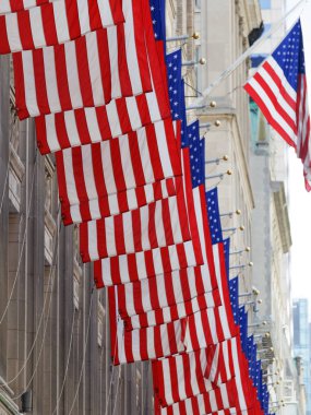 Bina dışında Amerika Birleşik Devletleri Amerikan bayrakları kümesi