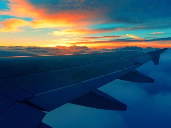 Avión Volando Sobre Las Nubes — Foto de Stock