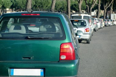 rush hour sırasında trafik sıkışıklığı