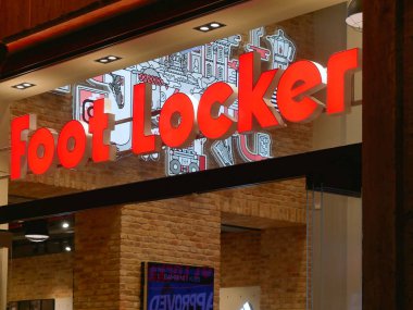 Rome, İtalya - Jan 2018: Ayak soyunma işareti dükkanı dowtown