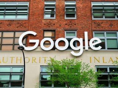New York City, Amerika Birleşik Devletleri - Mayıs 2018: Google bina işareti logo Manhattan Merkez
