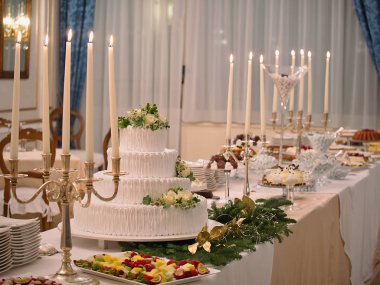 ya da açık büfe tatlı romantik düğün pastası masayı