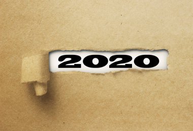 Yeni yıl 2020 beyaz arka plan üzerinde ifşa yırtık veya yırtık kağıt