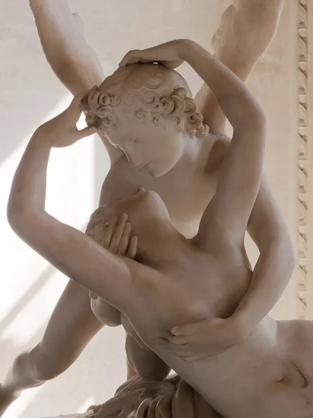 Estátua de escultura de mármore de amor e psique de Antonio Canova — Fotografia de Stock