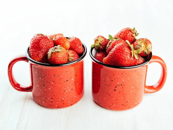 Bowl Strawberry Wooden Table Fresh Sweet Berries Red Cup — Stock Photo, Image