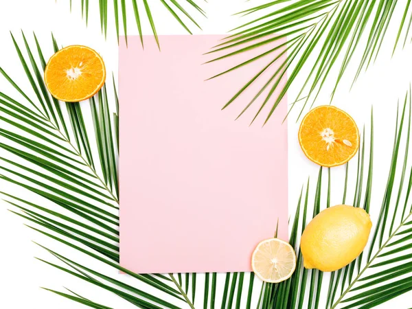 Ramas Palma Sobre Fondo Blanco Hoja Rosa Papel Naranjas Limón —  Fotos de Stock