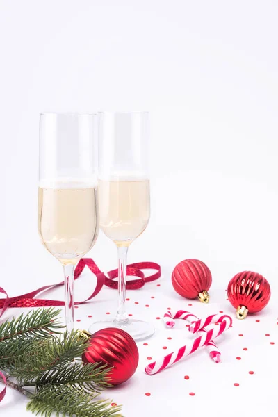 Bir Şişe Şampanya Iki Bardak Sevgililer Günü Tablo Alckohol Kırmızı — Stok fotoğraf