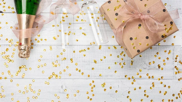 Noel Hediyeleri Kraft Kağıt Altın Glitter Pembe Topları Şampanya Dekorasyon — Stok fotoğraf