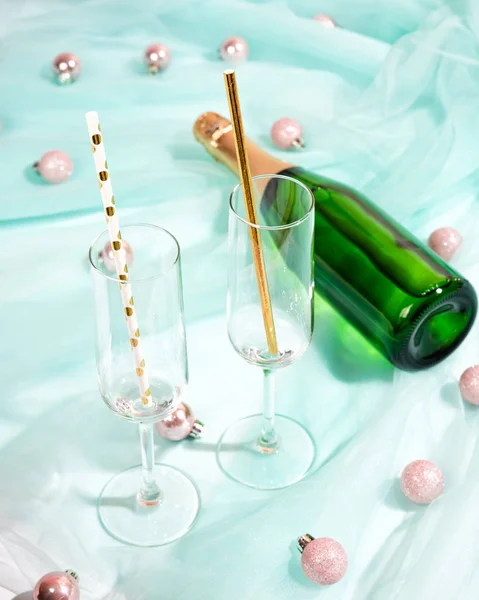 Fles Champagne Geschenk Dozen Verpakt Bruin Kraftpapier Turquoise Stof Doek — Stockfoto