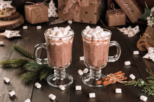 Xícara Chocolate Quente Bebida Cacau Com Marshmallows Canela Mesa Madeira — Fotografia de Stock