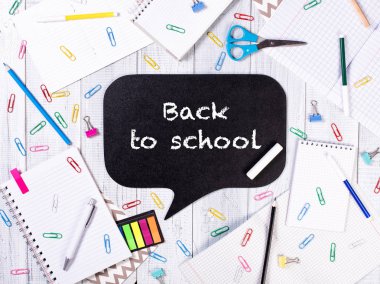 ahşap arka plan üzerinde siyah Bubble tebeşir tahtası