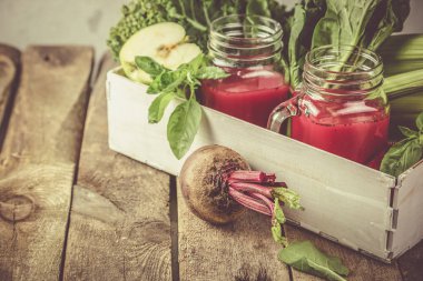 Alkali diyet kavramı - mor smoothies ve malzemeler