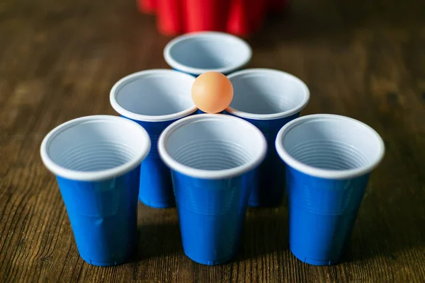 Deporte de fiesta universitaria - ajuste de mesa de pong cerveza — Foto de Stock