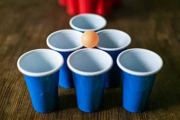 College party sport - öl pong tabell inställning — Stockfoto