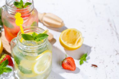 Yaz limonata cam kavanozlara yelpazesi
