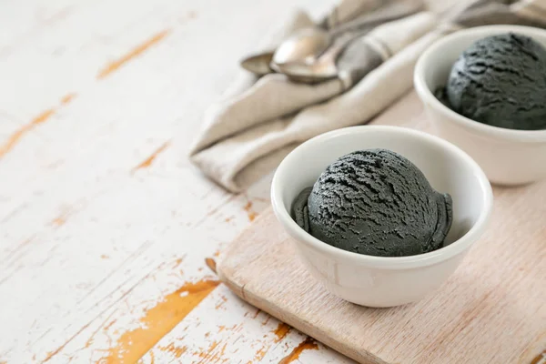 Activated charcoal ice cream — Stock Photo, Image