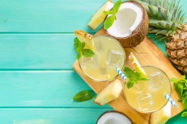 Yaz kahve Hindistan cevizi ve ananas kokteyli