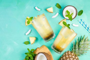 Yaz kahve Hindistan cevizi ve ananas kokteyli