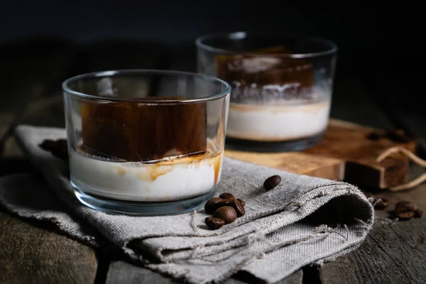 Deser z likierem, kostki lodu Kawa i lody — Zdjęcie stockowe