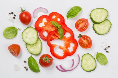 Kavram - seçim beyaz zemin üzerine taze sebze yeme sağlıklı