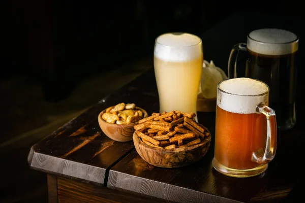 Selection of different types of beer and salty snacks s in pub — Stock Photo, Image