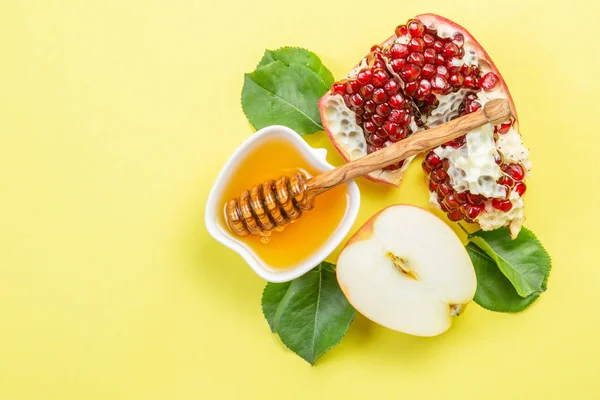Het concept van de Joodse vakantie van Rosh hashana - appels, honing, granaatappel — Stockfoto