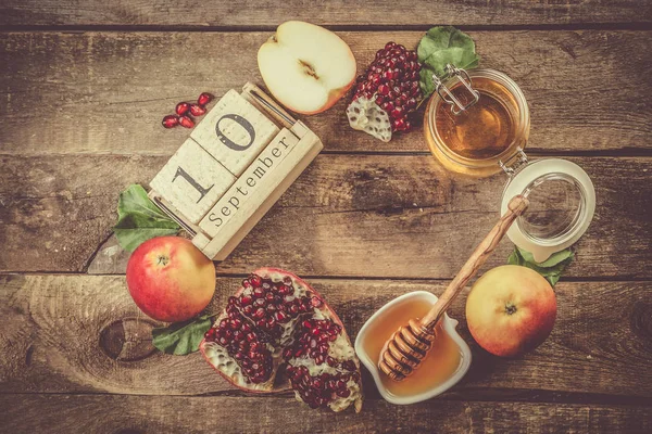 Rosh hashaná concepto de vacaciones judías - manzanas, miel, granada — Foto de Stock