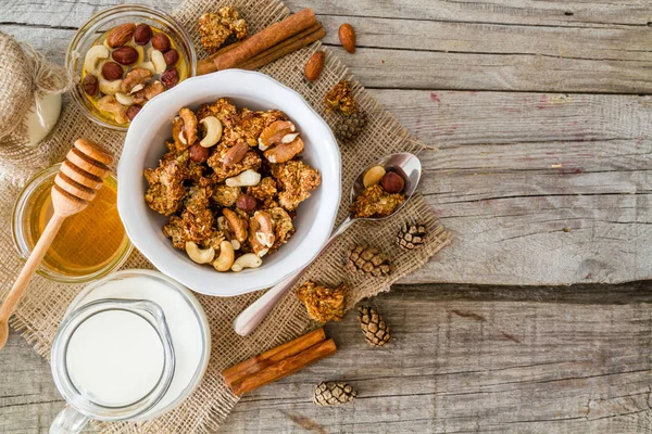 Őszi granola, a dió és a joghurt — Stock Fotó