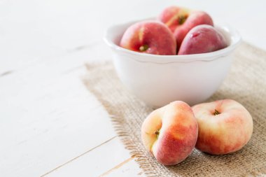 Peaches beyaz kase