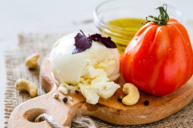 Caprese salatası malzemeler