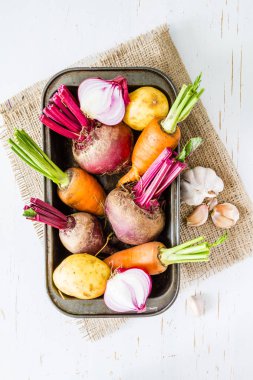 Çiğ sebze kavurma için hazır