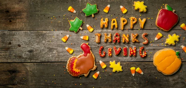 Thanksgiving concept - cookies shaped like pumpkin, turkey, leaves — Stock Photo, Image