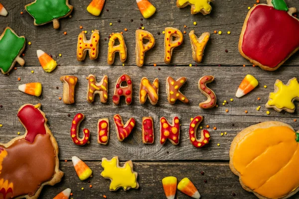 Thanksgiving concept - cookies shaped like pumpkin, turkey, leaves — Stock Photo, Image