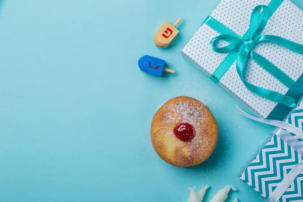 Symboler för hanukkah på blå bakgrund — Stockfoto